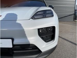 Porsche Macan Electric ( )