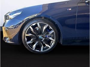 BMW i5 M60 xDrive LEA ab 657,- Panorama B&W AHK DAB