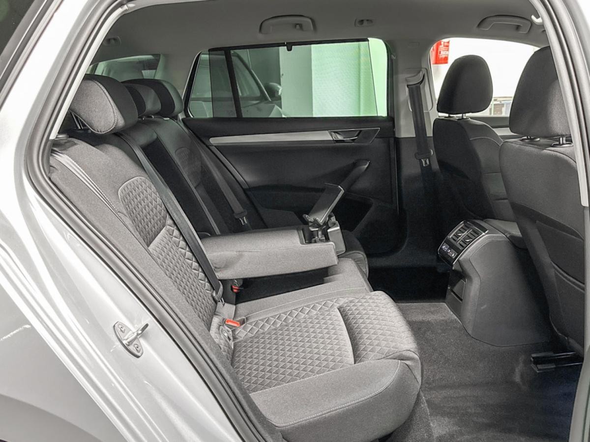 Skoda Superb Combi Ambition 2.0 TDI 7-Gang DSG ** Sonderaktion Skoda Superb bis zum 30.10.2024**