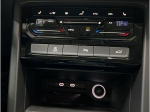 Volkswagen Touran R-Line 1,5 TSI DSG 7Sitz*AHK*Kamera*LED*Navi*WR