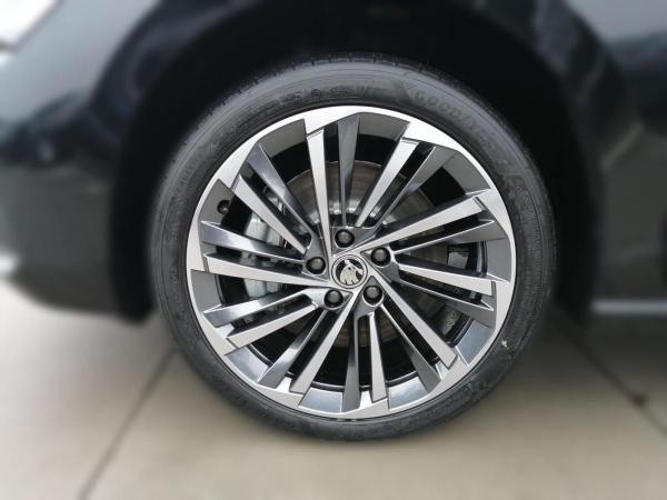 Foto - Skoda Superb Combi L&K 1,5 TSI iV DSG PlugIn Hybrid Steuervorteil