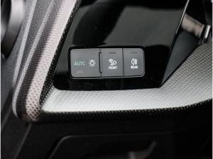 Audi RS3 Limousine S tronic // Carbon Paket, V-Max, Leder, Pano uvm.