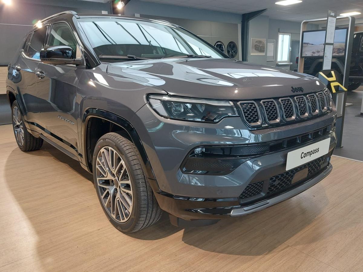 Jeep Compass MY24 e-Hybrid Summit