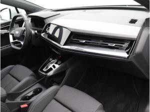 Audi Q4 e-tron S-Line 45 quattro / Matrix, Pano, AHK