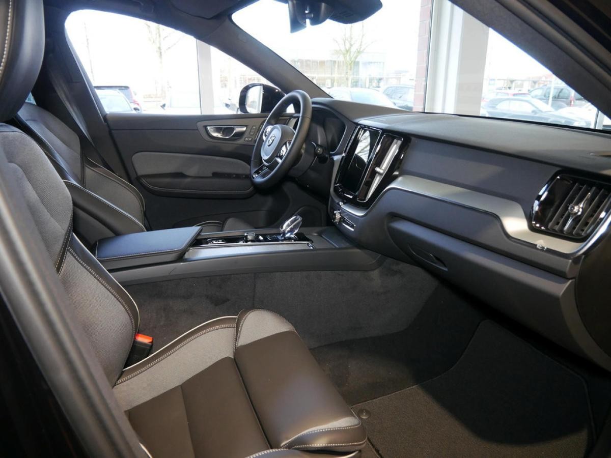 Volvo XC 60 B5B AWD Plus Black-Edition