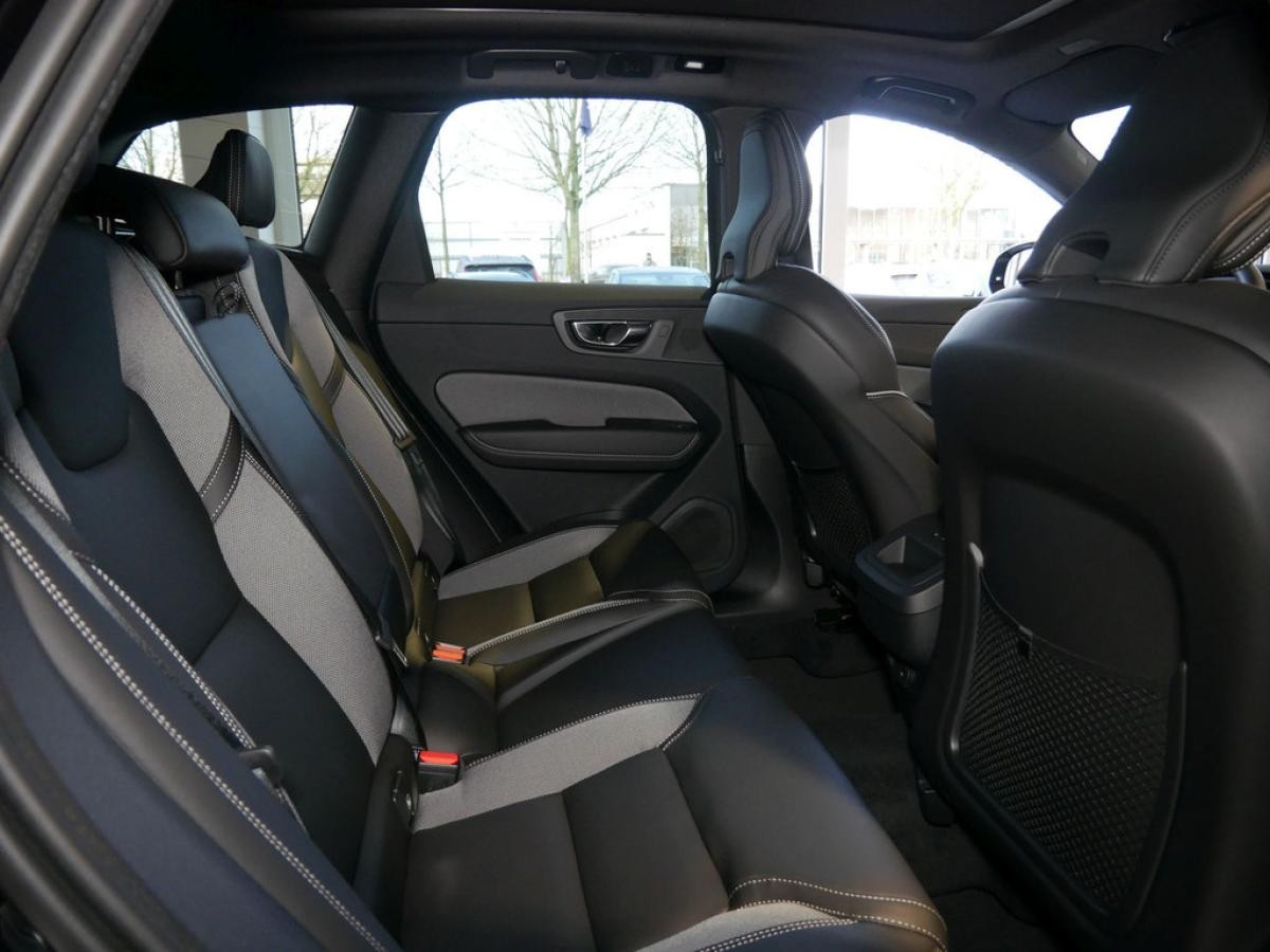 Volvo XC 60 B5B AWD Plus Black-Edition