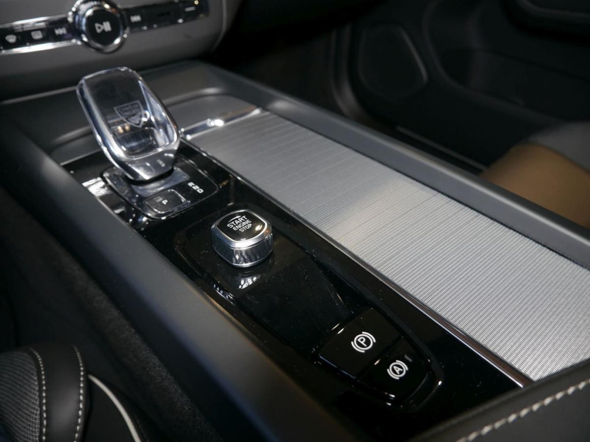 Volvo XC 60 B5B AWD Plus Black-Edition