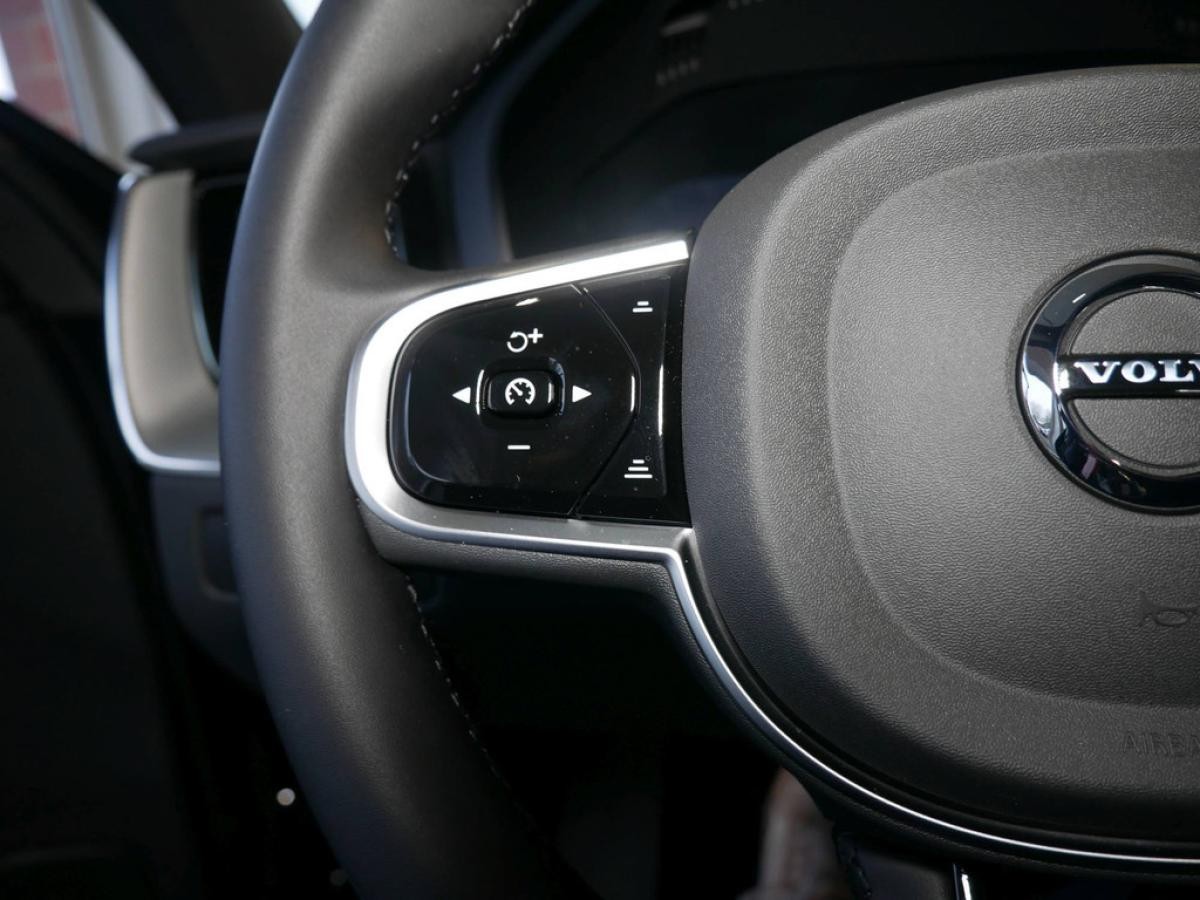 Volvo XC 60 B5B AWD Plus Black-Edition