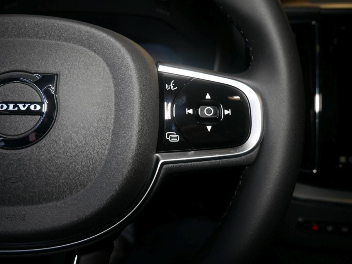 Volvo XC 60 B5B AWD Plus Black-Edition