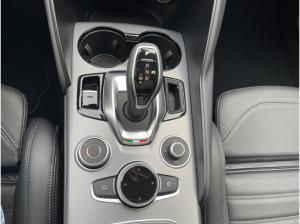 Alfa Romeo Giulia Veloce Q4 2.0 PDC+KAMERA+NAVI+CARPLAY+SHZ