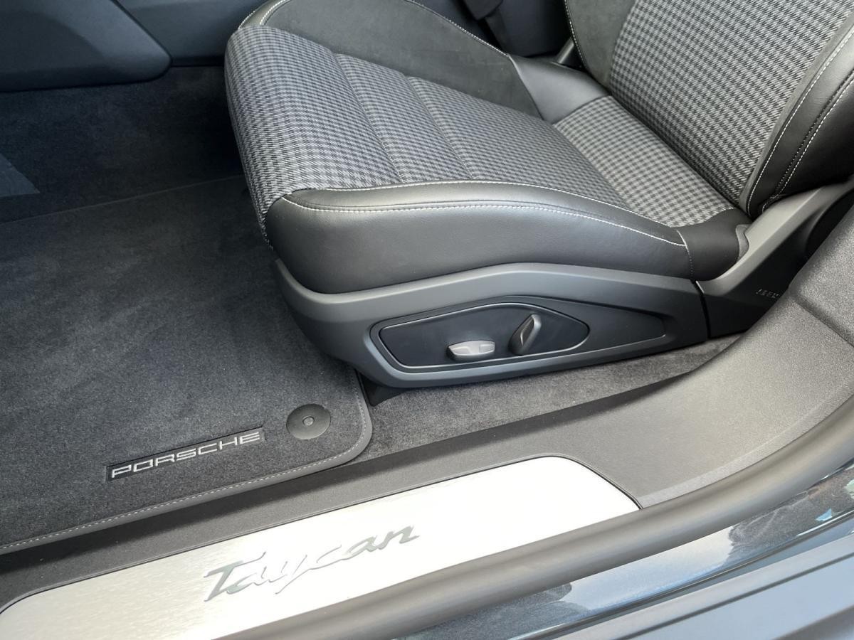 Porsche Taycan Sport Turismo Sport Chrono,BOSE,Head-Up,InnoDrive