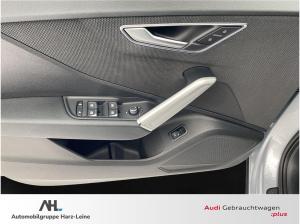 Audi Q2 35 TFSI advanced S-tronic AHK Navi Optik schwarz SHZ VC