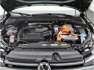 Volkswagen Passat Variant R-Line 1.5 eHybrid / Pano, AHK