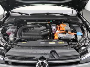 Volkswagen Passat Variant R-Line 1.5 eHybrid / Pano, AHK