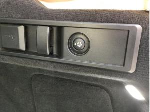 BMW 330 i Touring LC PROF+KAMERA+AHK+ESITZE+HIFI