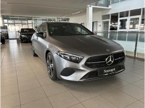 Mercedes-Benz A 180 Kompaktlimousine+Totwinkel+Abstands-Assistent+ Panorama-Schiebedach