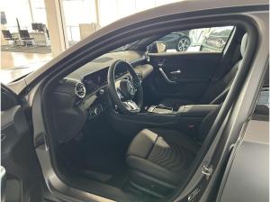 Mercedes-Benz A 180 Kompaktlimousine+Totwinkel+Abstands-Assistent+ Panorama-Schiebedach