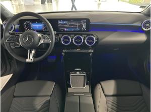 Mercedes-Benz A 180 Kompaktlimousine+Totwinkel+Abstands-Assistent+ Panorama-Schiebedach