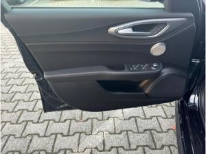 Alfa Romeo Giulia Veloce 2.0 Turbo Q4 AT in 2 Farben Verfügbar Abholung Mannheim
