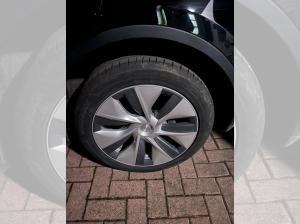 Tesla Model Y Standard-Range