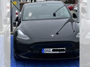 Tesla Model Y Standard-Range