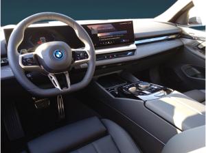 BMW i5 xDrive40 Touring M Sport AHK+RFK+HUD+ALARM+B&W+KLIMA