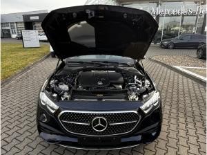Mercedes-Benz E 220 d T-Modell AMG+AHK+DISTRONIC+KEYLESS+2 JAHRE GARANTIE