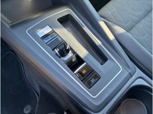 Volkswagen Golf VIII Lim. 1.5 eTSI Facelift DSG Life MATRIX+HARMAN KARDON