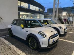 MINI Cooper SE mit Panoramadach