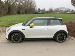 MINI Cooper SE mit Panoramadach