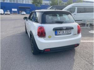 MINI Cooper SE mit Panoramadach