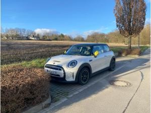 MINI Cooper SE mit Panoramadach