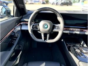 BMW i5 eDrive40 Limousine M Sportpaket HK HiFi DAB
