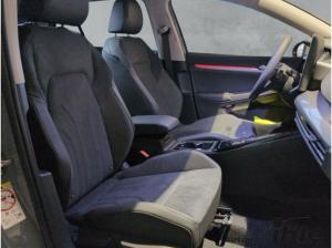 Volkswagen Golf VIII 2,0 TDI DSG Style AHK+18''+HEADUPDISPLAY