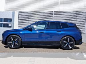 BMW ix 50 Skylounge 1000€ Ladeguthaben/Integralaktiv/Harman Kardon/Ad.Luftfederung