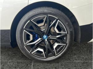 BMW ix xDrive50 Sportpaket 1000€ LADEGUTHABEN Head-Up HK AHK