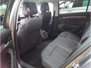 Skoda Superb Combi (NZ5) 1,5 TSI mHEV DSG Laurin & Klement AHK Head Up Display Leder Kamera ACC Traveller