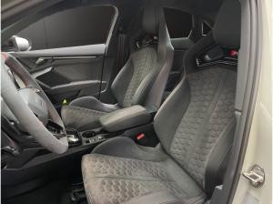 Audi RS3 Limousine / RS-Dynamikpaket / Exclusive Kreide / Schalensitze / Carbonpaket