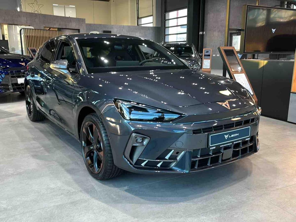 Cupra Leon 1.5 e-Hybrid DSG NAVI MEMORY COPPER