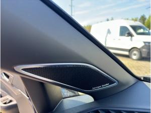 Volkswagen Golf VIII 1.5 eTSI DSG R-Line *