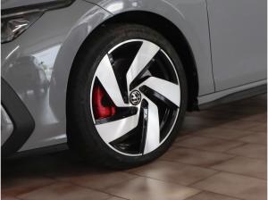 Volkswagen Golf VIII 2,0 TSI DSG GTI Black Style Matrix ACC Navi R-Kamera