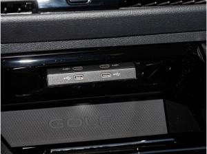 Volkswagen Golf VIII 2,0 TSI DSG GTI Black Style Matrix ACC Navi R-Kamera