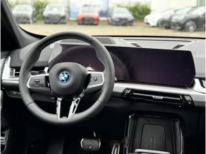 BMW iX1 xDrive30 M Sportpaket Head-Up HK HiFi DAB