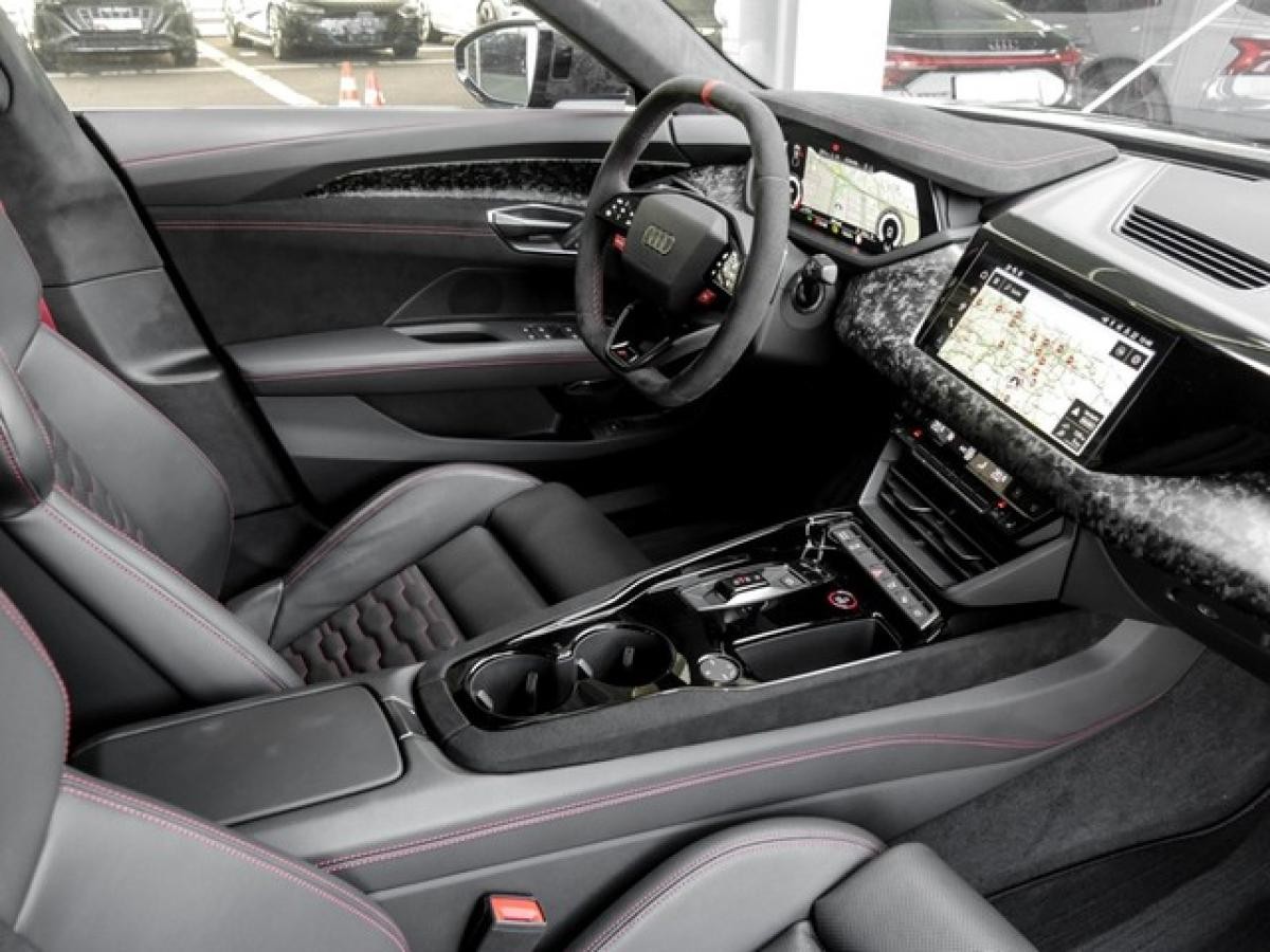 Audi RS e-tron GT performance quattro CARBONDACH LM21