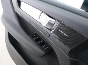 Volvo XC40 B4/Black Edition/ 360°/sofort/