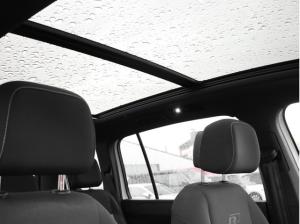 Volkswagen Touran 2,0 TDI DSG R-Line ACC LED AHK Navi R-Kamera Alu