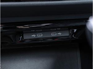 Volkswagen Golf VIII 1,5 TSI R-Line ACC Navi Matrix R-Kamera