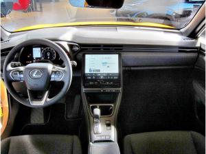 Lexus LBX (AY10)