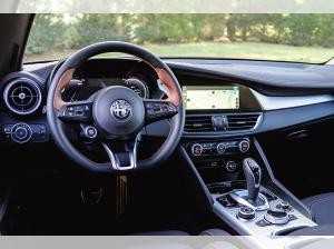 Alfa Romeo Giulia 2.0 Turbo 16V AT8-Q4 Intensa