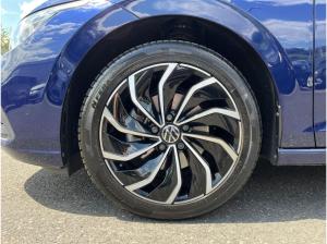 Volkswagen Golf VIII Life 1.5eTSI DSG / Navi, LED, RFK, ACC